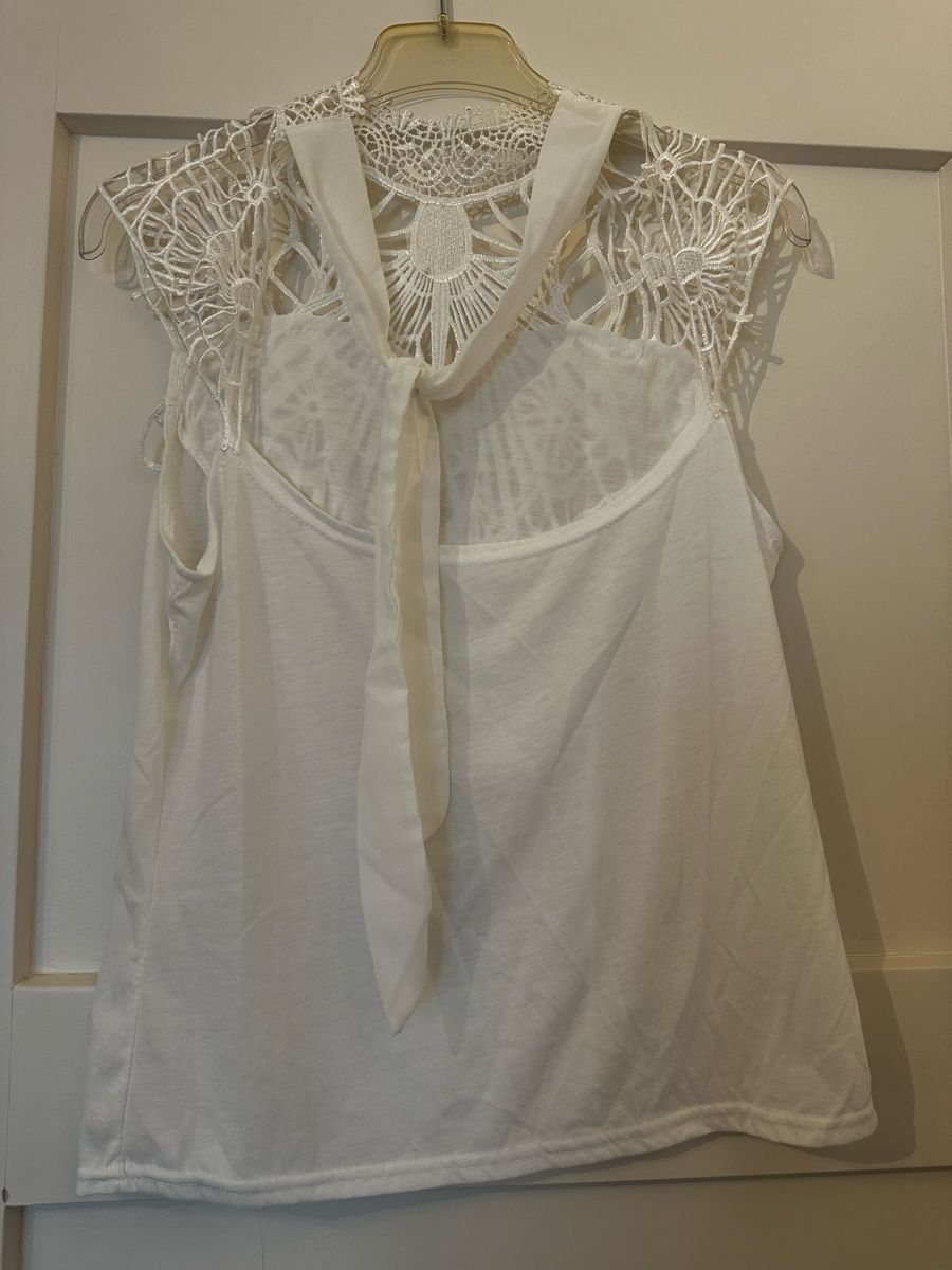 Top: Weisses Sommer Top mit Spitze, Grösse M – Usato da Chur venduto da auroraley 1