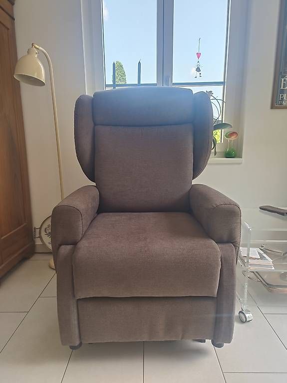 Poltrone: Poltrona relax motorizzata con telecomando, grigio – Usato da Castel San Pietro venduto da giu_698b 2