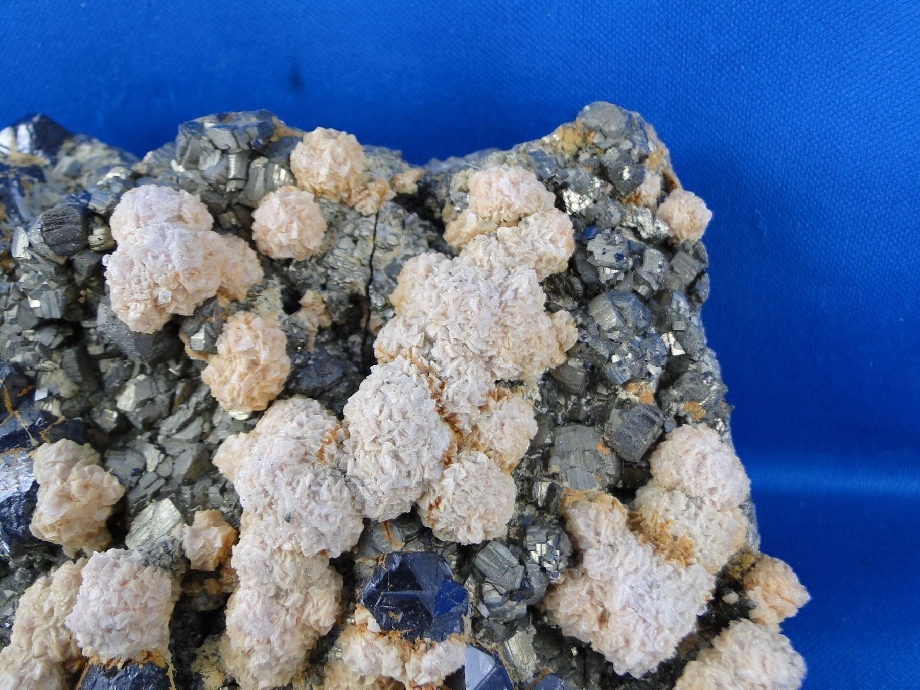 Minerali & Pietre curative: Rhodochrosit mit Sphalerit und Pyrit – Usato da Schinznach Bad venduto da Demerald 4