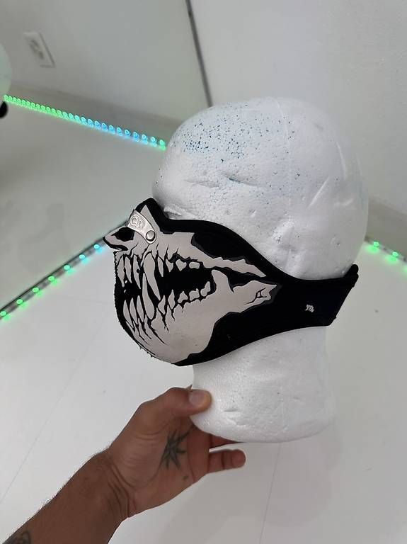 Protezione per viso e udito: skull face mask – Nuovo (secondo la descrizione) da Zürich venduto da refg7 1