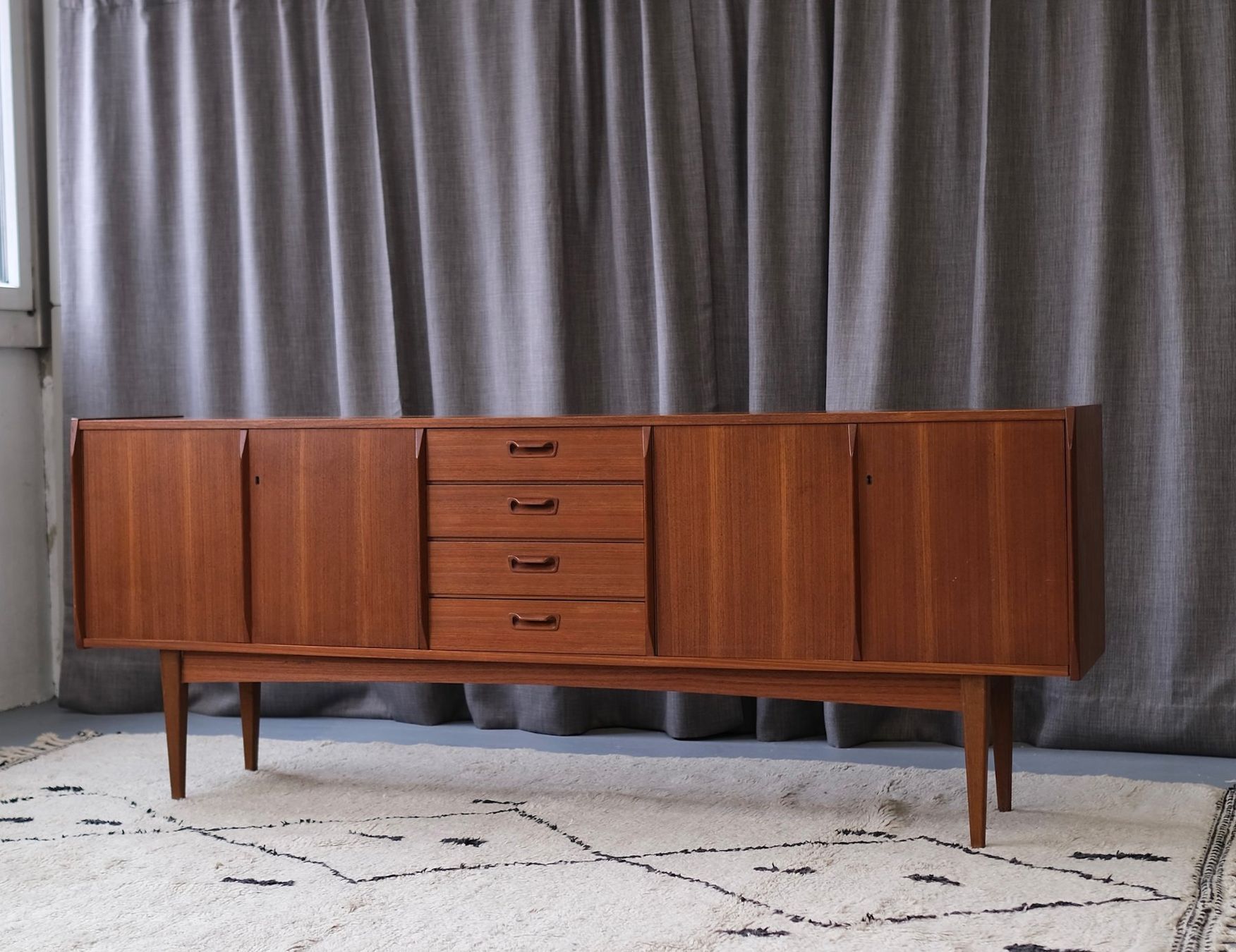 Cassettiere: Teak Sideboard VKW Möbel / Mid Century Modern – Usato da Bern venduto da Zmodern_VIN 4