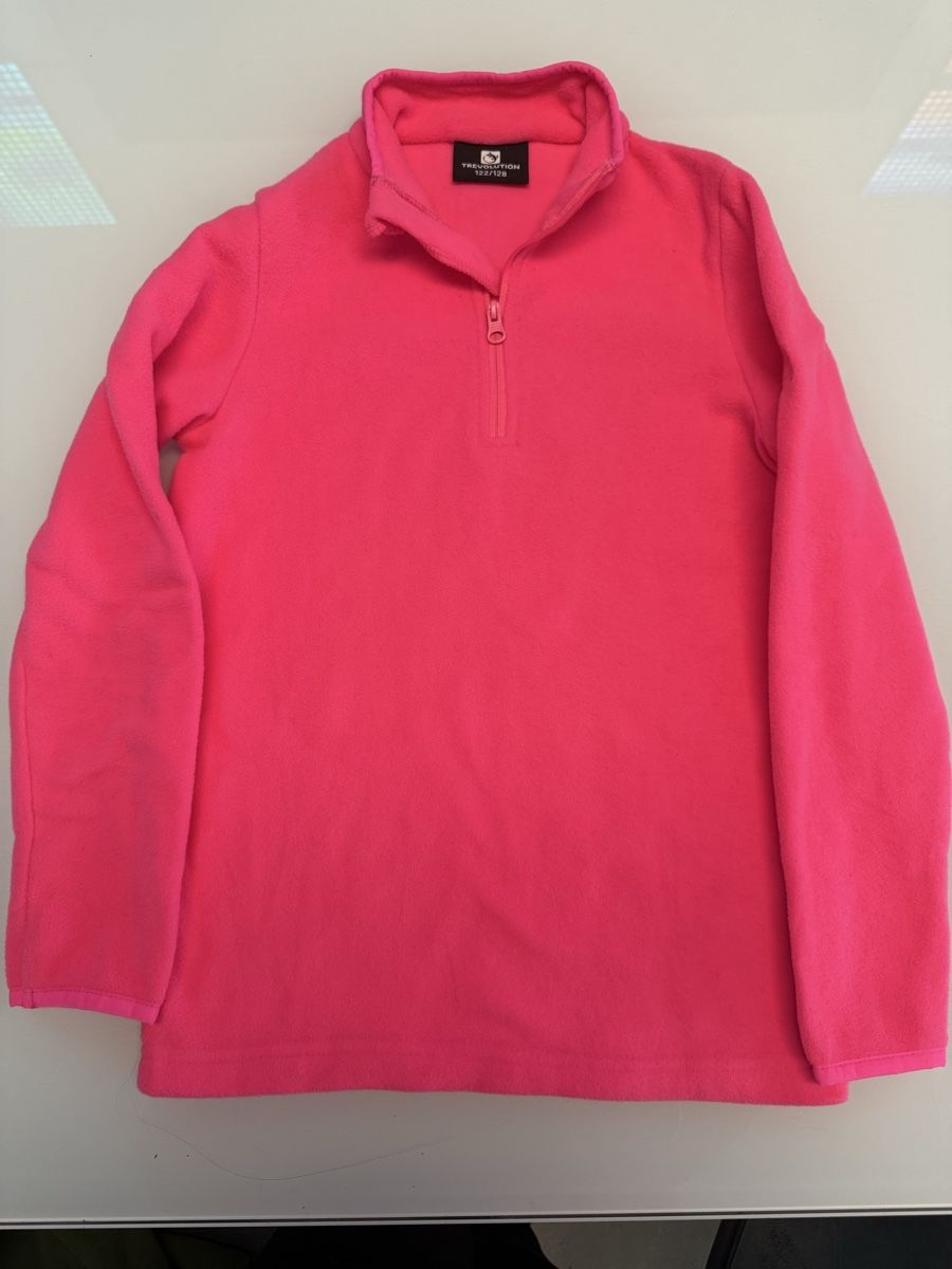 Pullover & Sweatshirts: 2x Fleecepullover TREVOLUTION 122/128 – Neu (gemäss Beschreibung) aus Vaduz von mausilein22