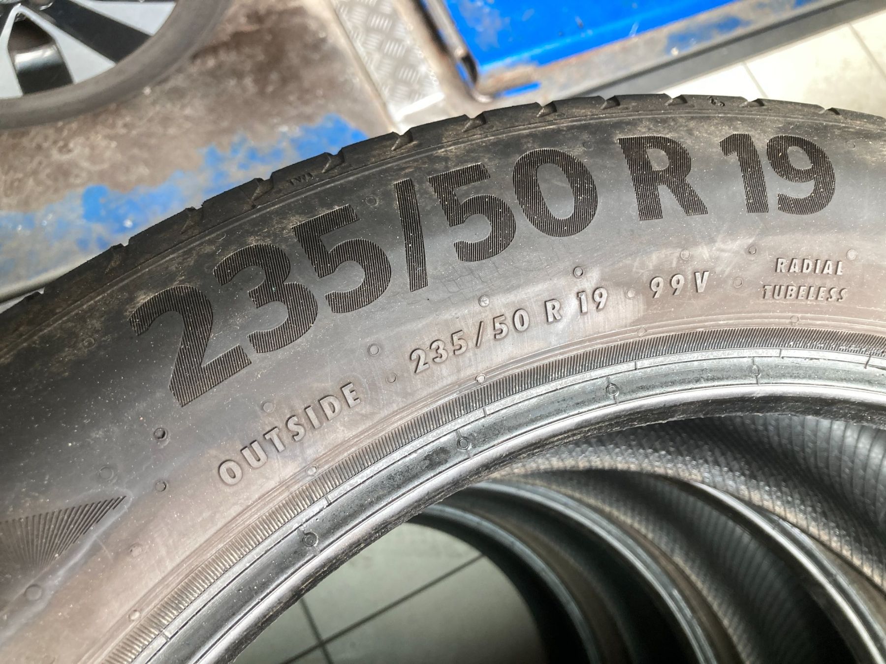 Continental Pneus & Kompletträder: 235/50R19 Sommerpneu Continental – Gebraucht aus Cham von WB2223 1