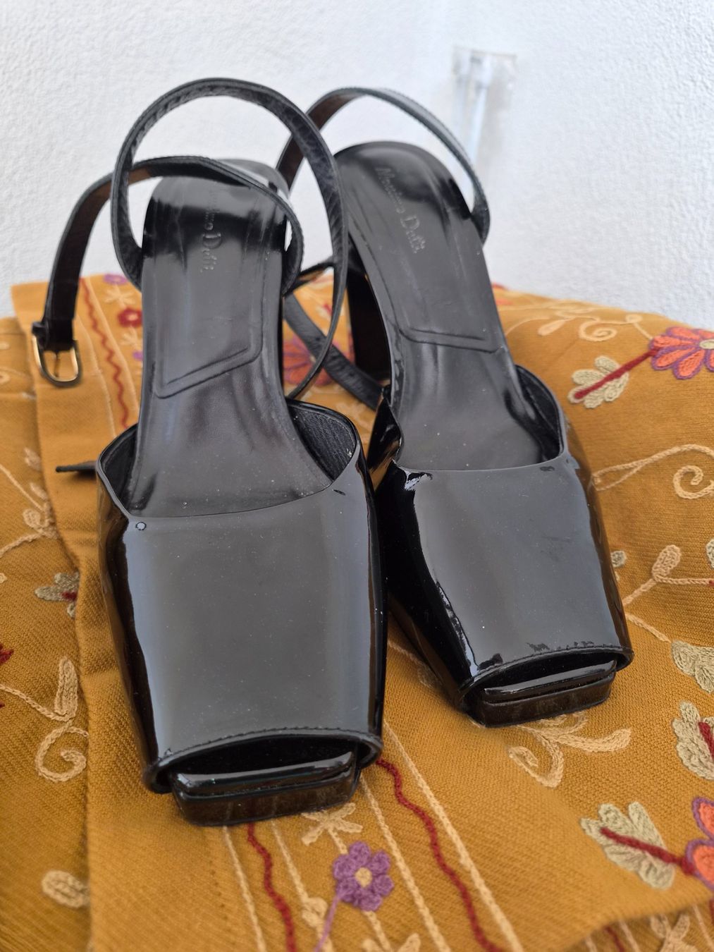 Massimo Dutti Scarpe da donna: Massimo Dutti schöner Glanzlederpumps Gr. 39 – Usato da Frenkendorf venduto da Chrigeli01 1