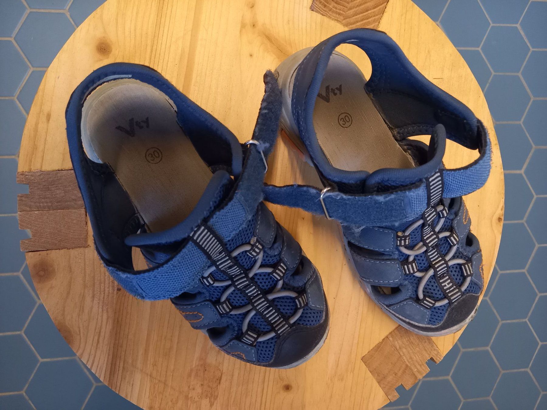 Scarpe per ragazzi: Kindersandalen Vty, Grösse 30, gebraucht – Usato da Zürich venduto da HansBald 4