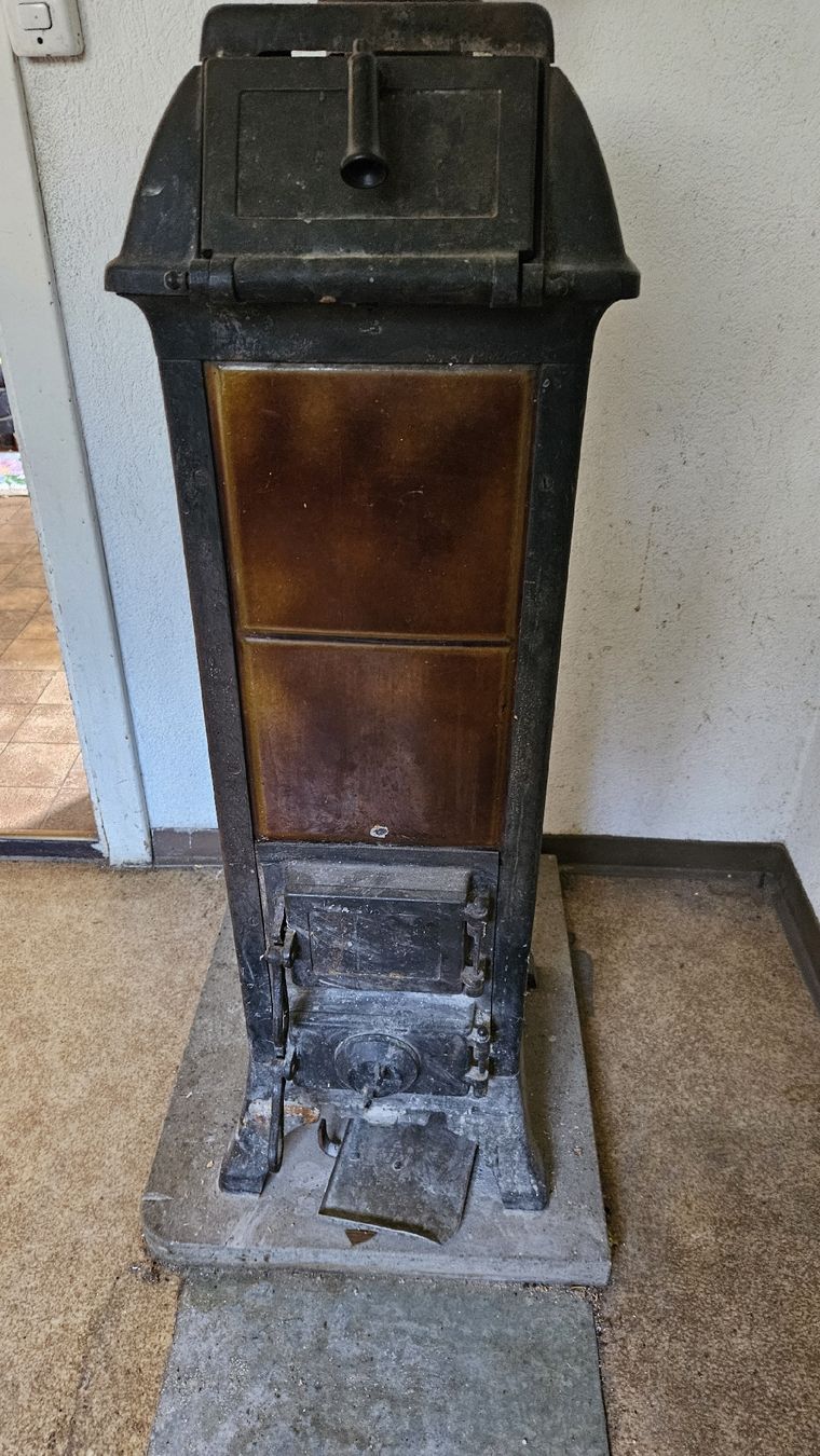 Autres meubles anciens: Holzofen – D'occasion à Luzern par sprudelkoenig