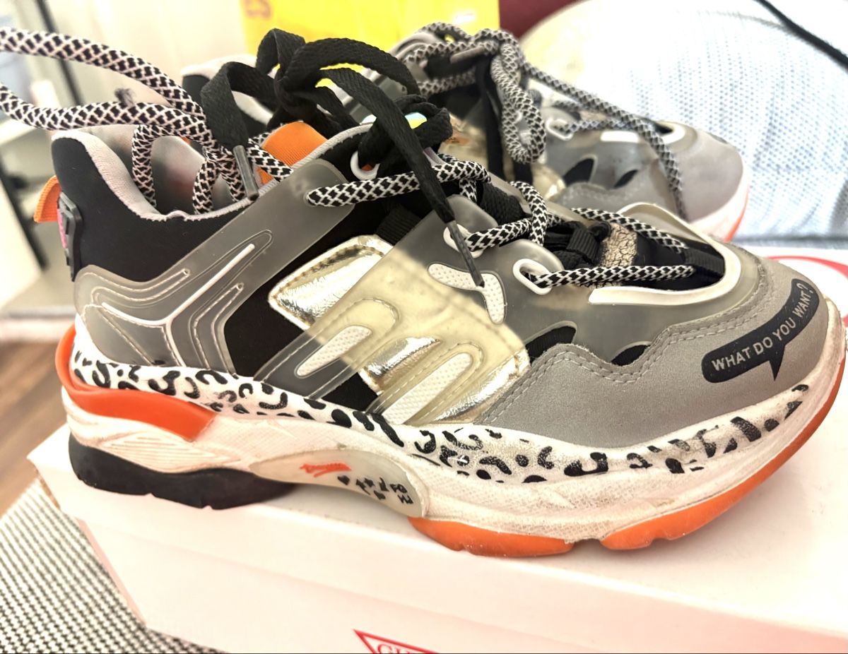 Damenschuhe: Sneakers grey silver orange leopard print size 8.5 – Gebraucht aus Bonstetten von mar_vs88
