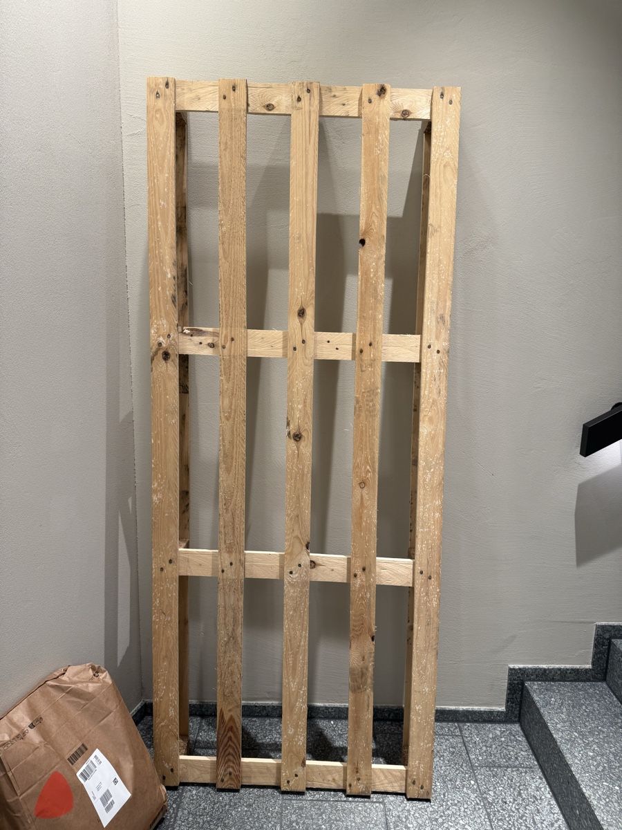Paletten: Holzpalette zu Verschenken – Gebraucht aus Zürich von Annsophie