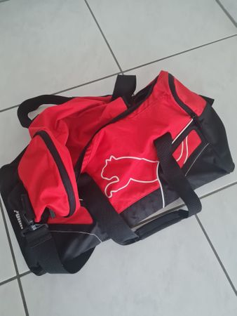 Sporttasche Puma rot schwarz guter Zustand