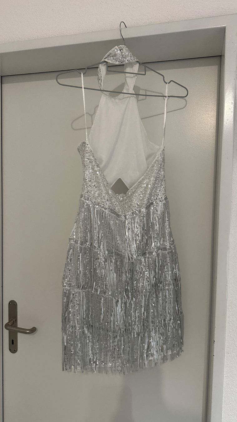 Kleider: Silbriges Kleid – Neu (gemäss Beschreibung) aus Chur von sivik 4