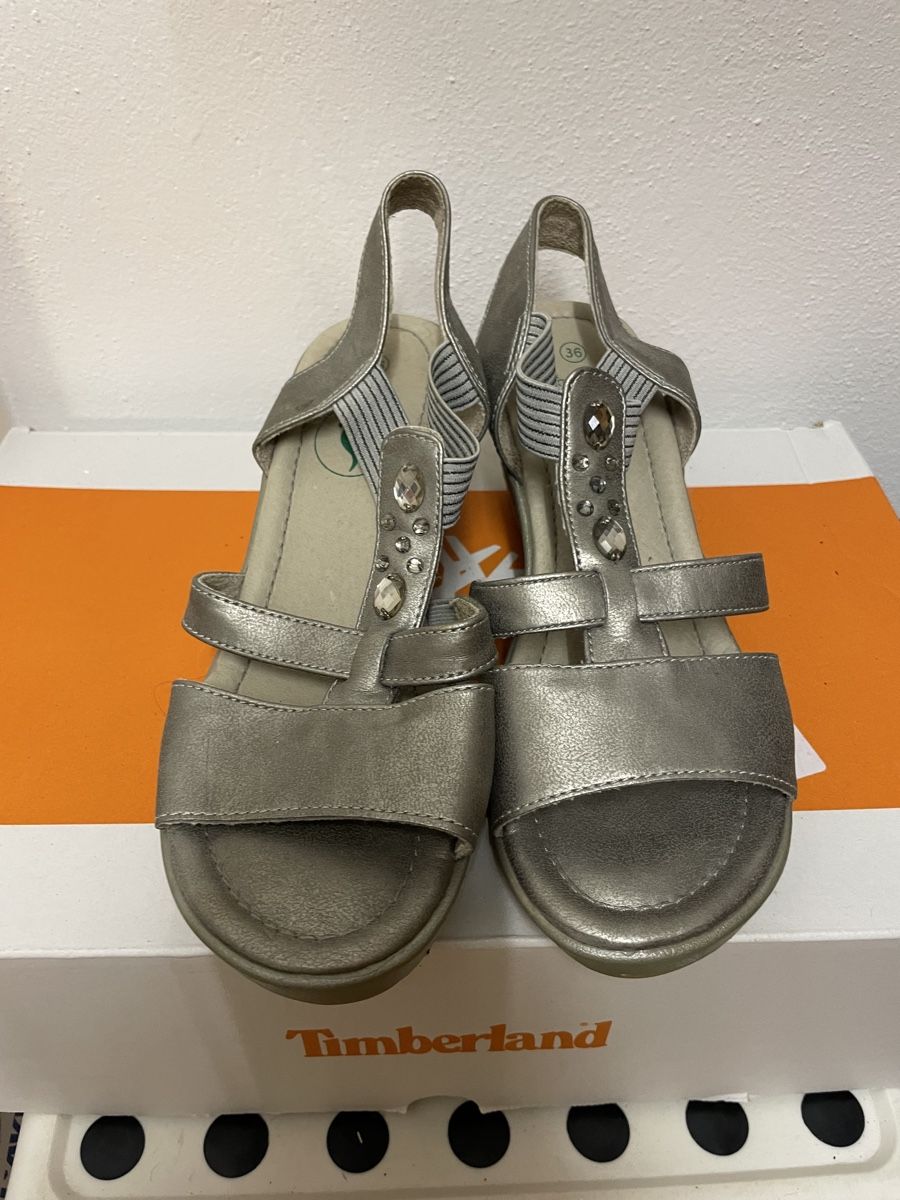 Scarpe da donna: Sandali Argento n. 36 – Usato da Cagiallo venduto da Misschiacci-