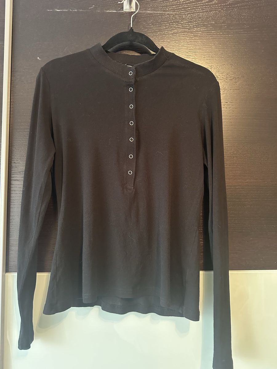 T-Shirts: Schwarzes Langarmshirt mit Knopfleiste, Grösse 40 – Neu (gemäss Beschreibung) aus Altendorf von Eastwick4