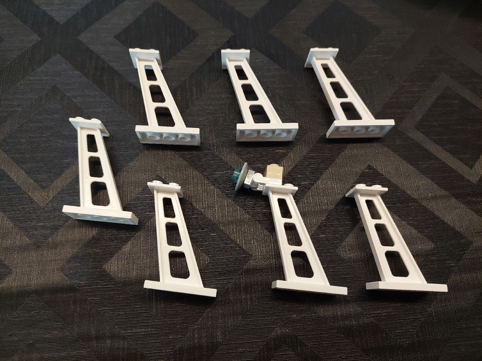 Lego Spielzeuge: 7 Lego  Stützen – Gebraucht aus Zetzwil von sti_x9xf