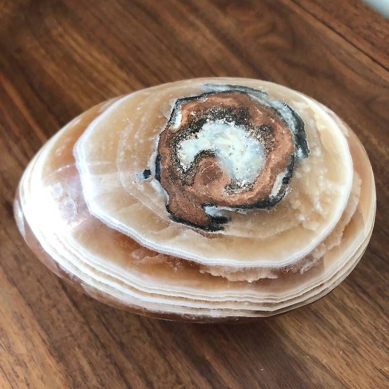 Edelsteine: Oeuf en pierre naturelle – Gebraucht aus Montreux von Gilles.Charlet 1