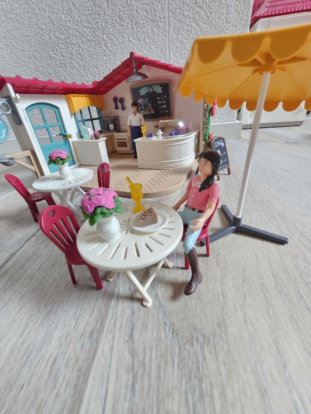 Schleich Spielzeuge: Schleich Café – Gebraucht aus Bätterkinden von Pescelino 1