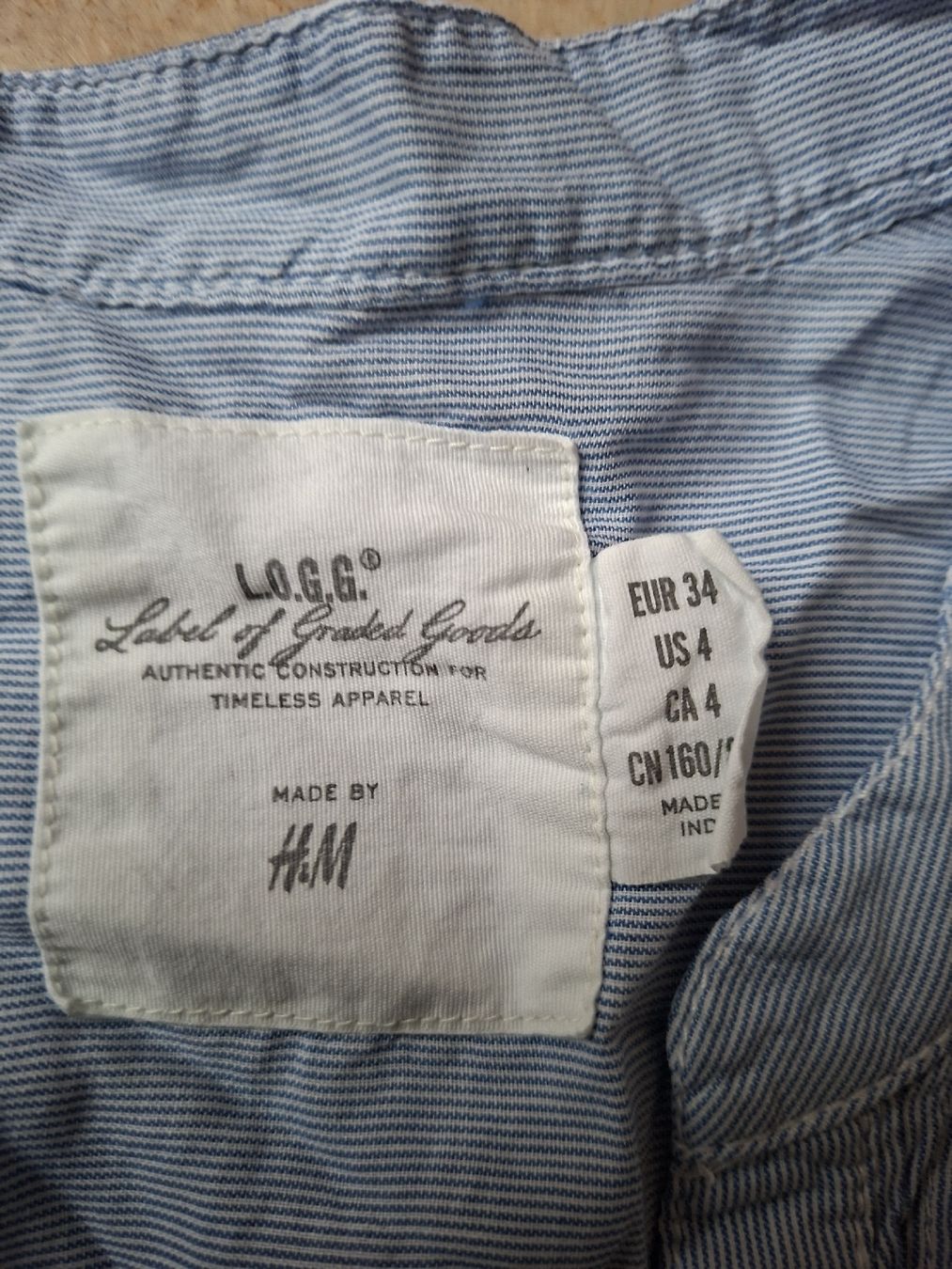 H&M Camicette: H&M Bluse, Gr. 34, hellblau fein gestreift – Usato da Klingnau venduto da vollmond36 5