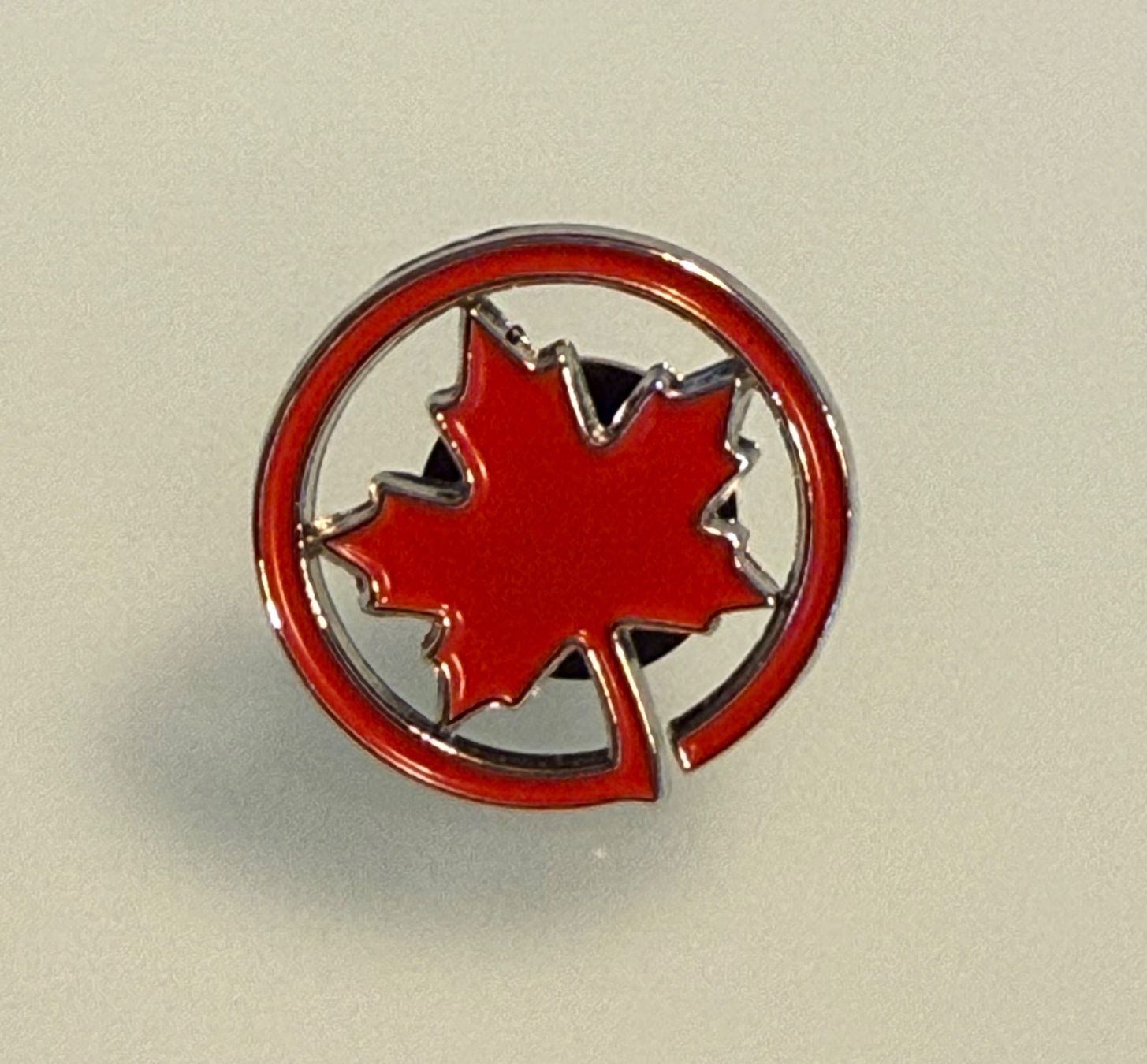 Placchette & Badge: Pin's Air Canada – Usato da Denges venduto da peumens