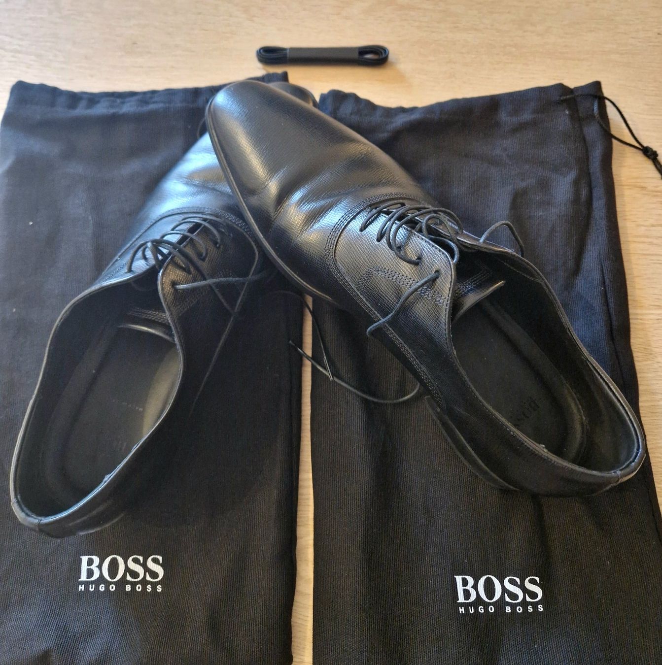 Hugo Boss Scarpe da uomo: Chaussures Hugo Boss – Usato da Barberêche venduto da Carrela