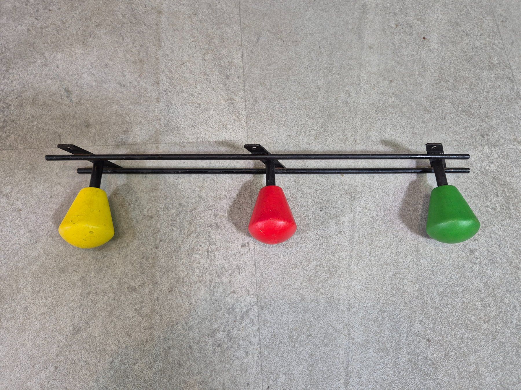 Guardaroba: 1950 Wall Coat-Rack, Wandgarderobe Design Garderobe – Usato da Nottwil venduto da Wondewa-Shop 4