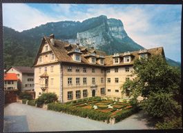 NÄFELS Freulerpalast - Hofseite mit französischem Garten