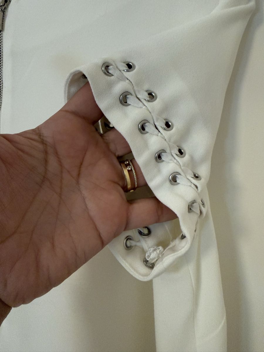 Gérard Darel Kleider: Robe blanche Gérard Dare taille 38 lacets manche – Gebraucht aus La Croix-de-Rozon von ben_9qlz 2