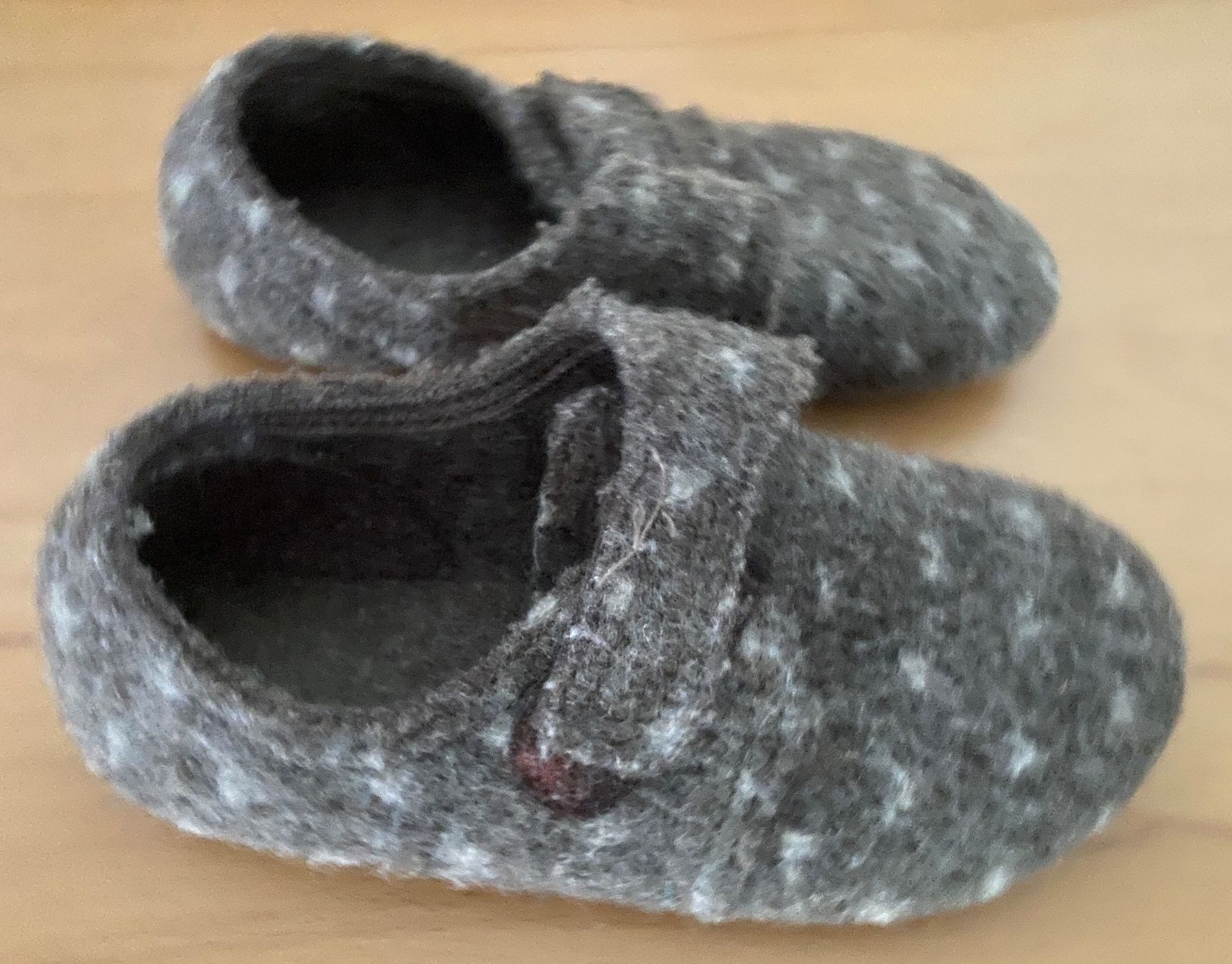 Scarpe per ragazzi: Kitzbühel Hausschuhe, Gr. 30, Grau – Usato da Zürich venduto da Kloeschen78