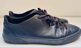 VOR Low-Top Sneaker aus schwarzem Leder
