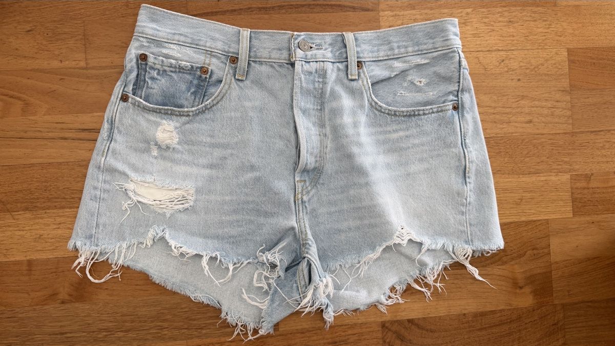 Levi's Jeans: Levis 501 Short – Usato da Au SG venduto da Carolyn72