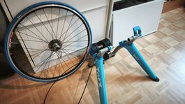 Tacx Boost Indoor Trainer  Indoor Fahrrad-Trainer mit Rad