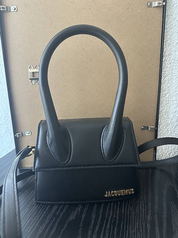 Borse da donna: Jaquemus Bag Schwarz – Nuovo e nell'imballaggio originale da Uzwil venduto da tam_2kd6