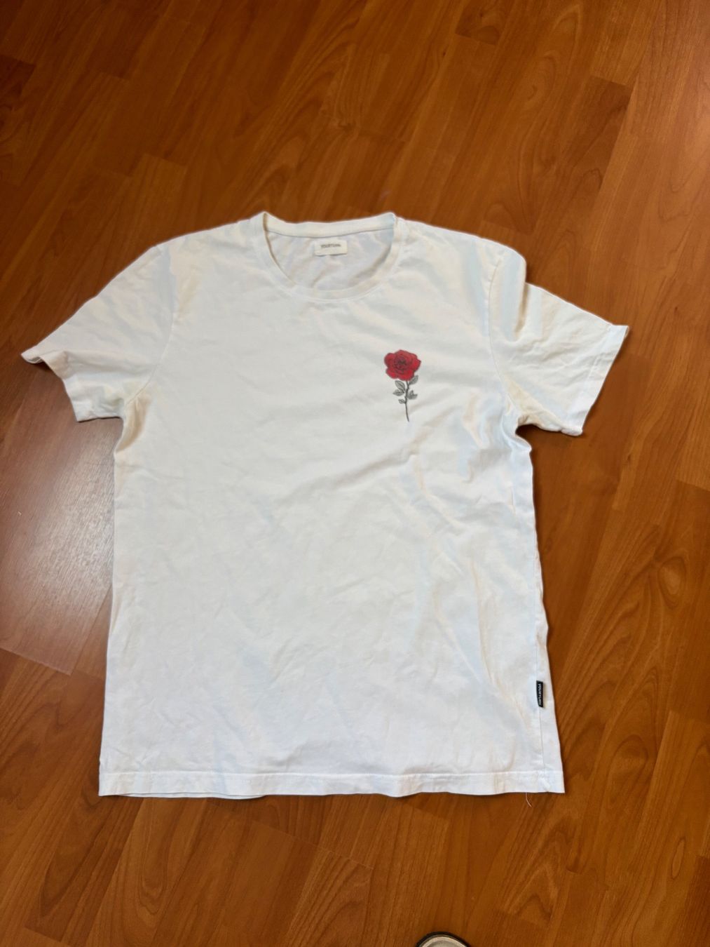 T-shirt: Weisses Shirt mit Rose M – Usato da Balsthal venduto da Uroby