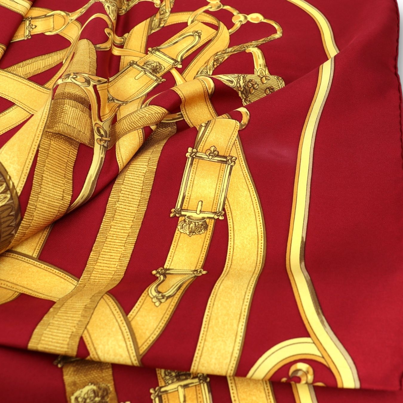 Hermès Foulards, Tücher & Schals: Hermès Carré "Cavalcadour" – Gebraucht aus Binningen von Designerlabels 9