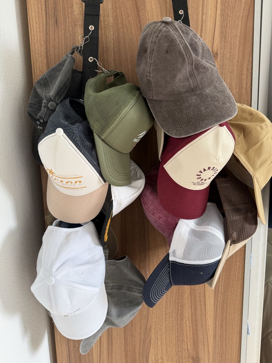 Hüte, Mützen & Caps: Mützen ca. 14 Caps – Gebraucht aus Ebikon von Ridika