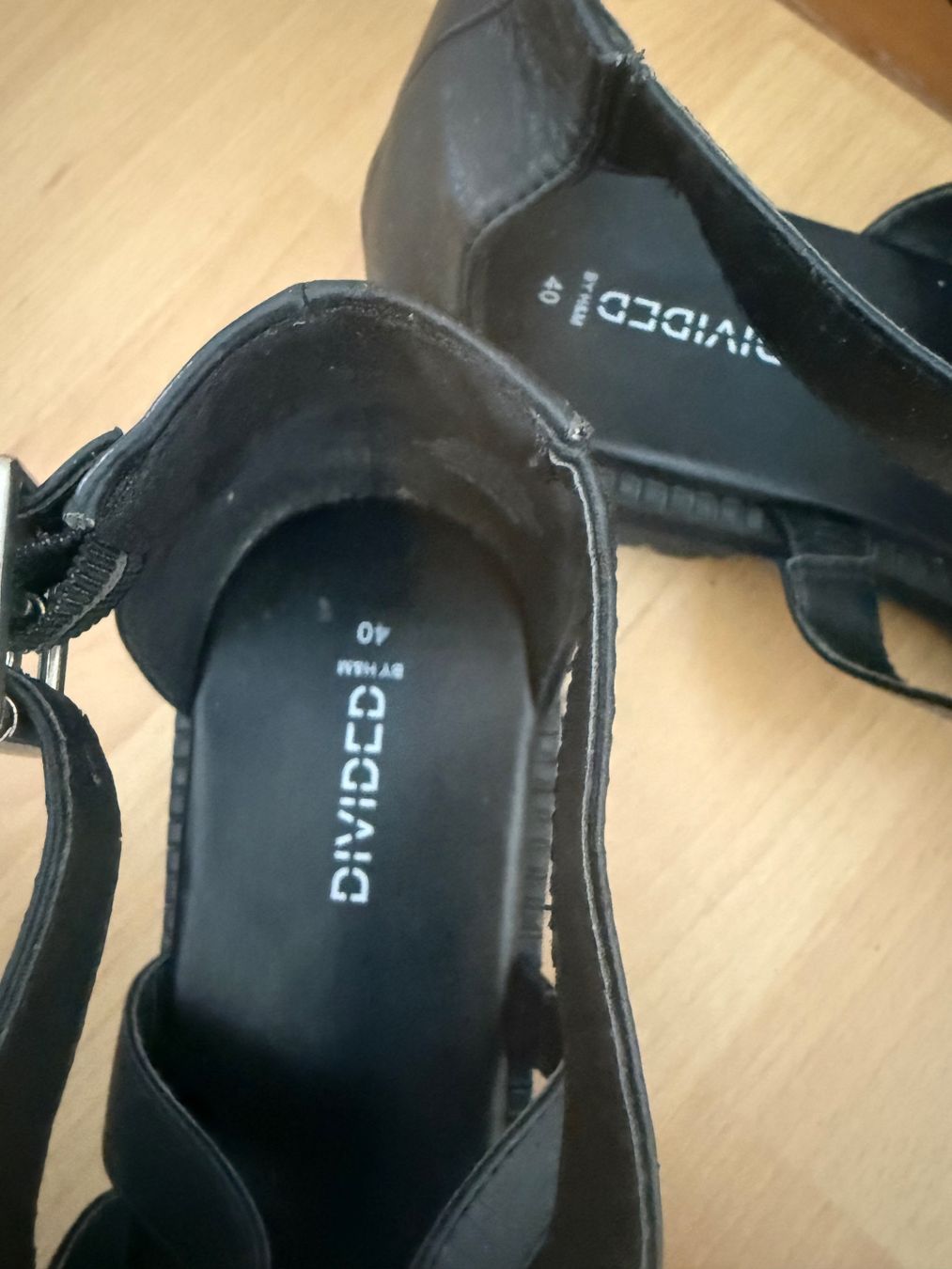 H&M Scarpe da donna: Schwarze Sandalen Gr. 40 von Divided H&M – Nuovo (secondo la descrizione) da Zürich venduto da Herbion1 2