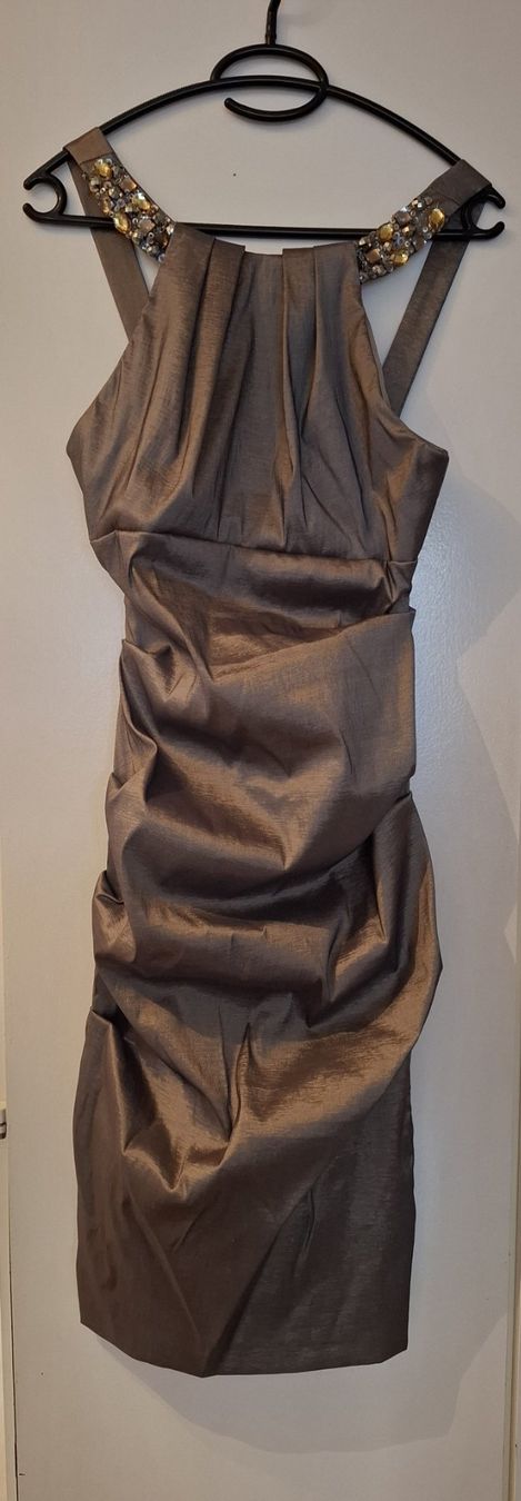 Robes: Kleid caché Grösse 8 (EU 38) – D'occasion à Konolfingen par sko_r5yd