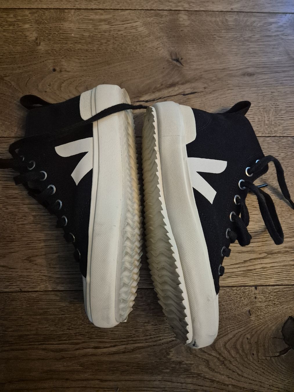 Veja Scarpe da uomo: Veja sneakers schwarz Gr.36 – Usato da Ostermundigen venduto da Louhdezd 1