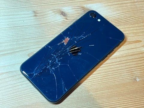 Apple Handys / Smartphones: iPhone SE 3.gen 64gb - Hinterseite gerissen – Gebraucht aus Combremont-le-Petit von tim_57gl 3