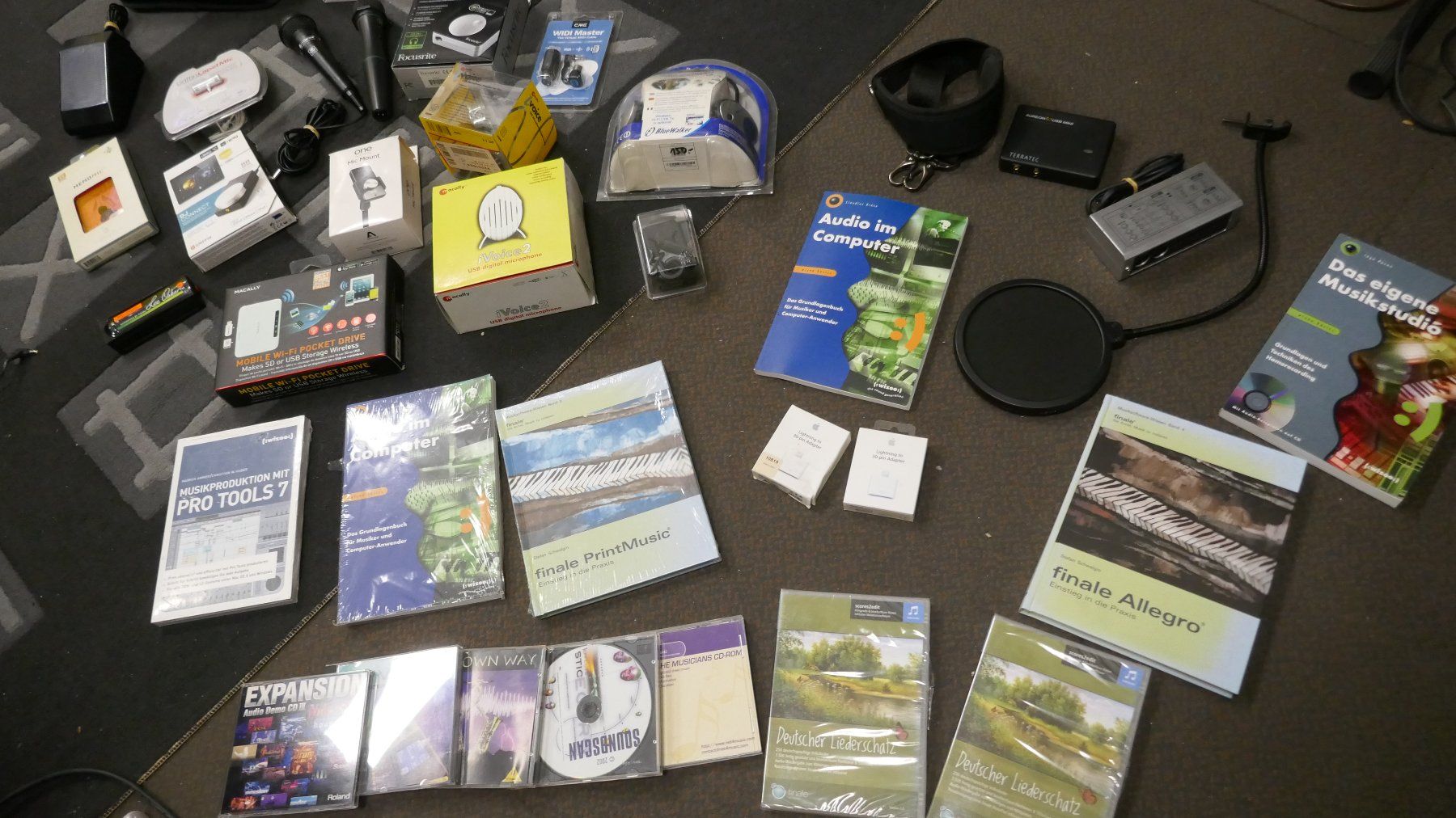 Strumenti musicali: Grosses Studio-Paket (Restposten) – Usato da Wenslingen venduto da FairlightCMI 5