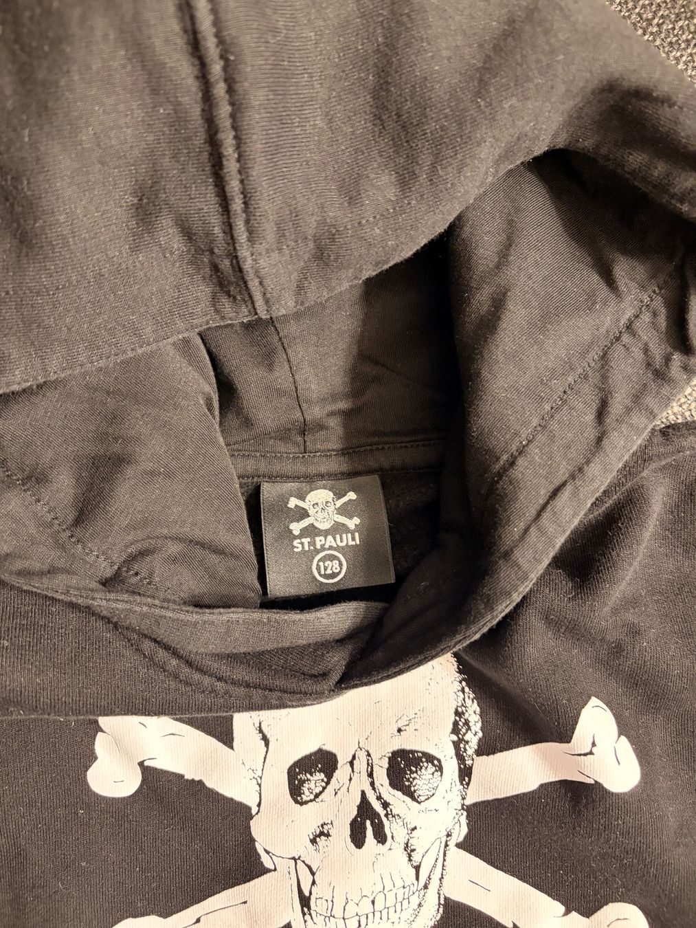 FC St. Pauli Pulls & Sweat-shirts: FC St. Pauli Schwarzer Kapuzenpullover Grösse 128 – D'occasion à Bertschikon Gossau par luckywoman 3