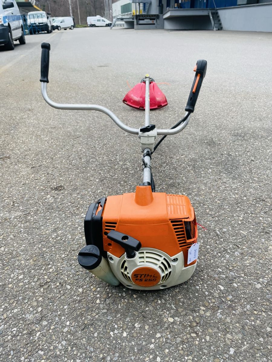 Stihl Tutti gli attrezzi: Rasentrimmer Stihl FS 250 – Usato da Würenlos venduto da Shop_Shop 5