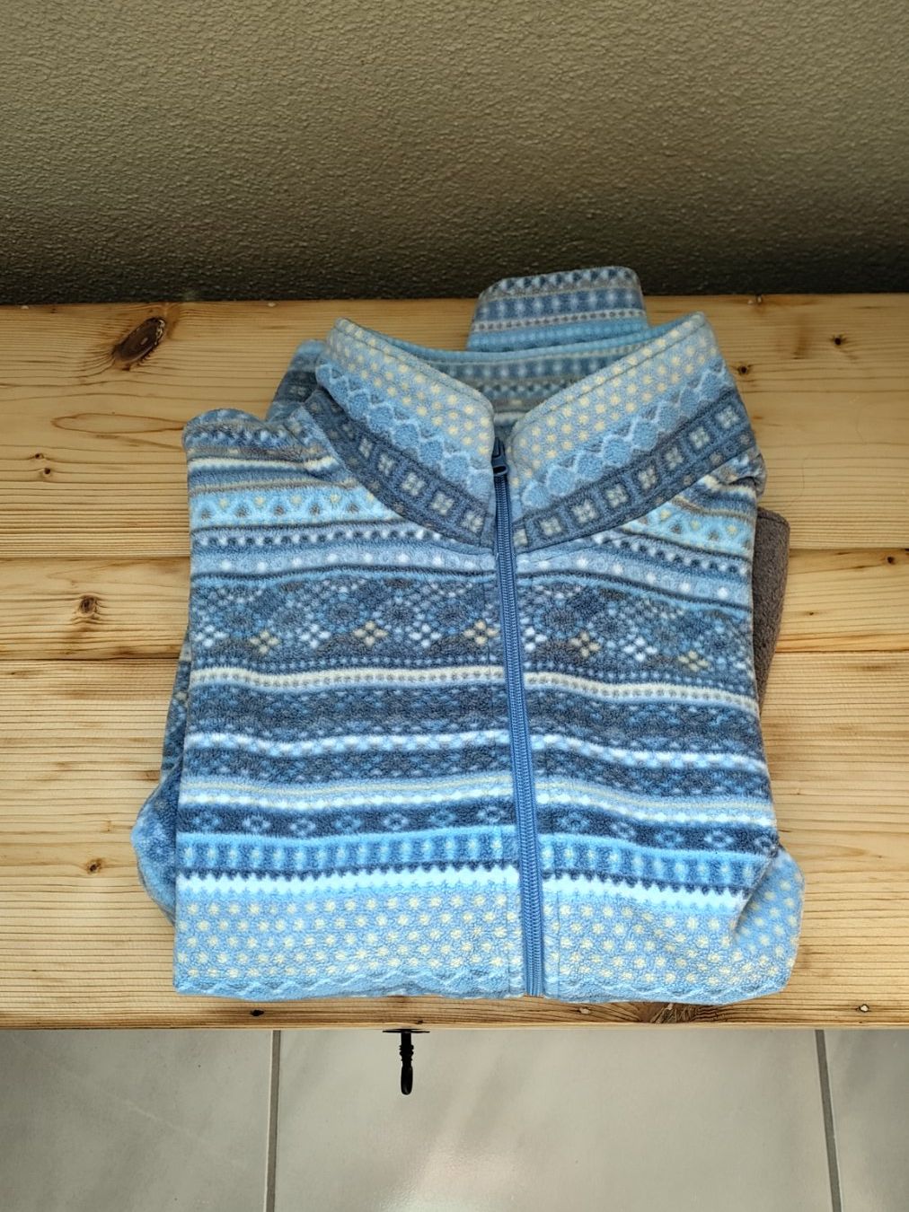 Maglioni & Felpe: Cooler Fleece Pullover mit Reissverschluss Grösse M – Usato da Stäfa venduto da mic_b7td 1