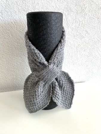 Halstuch / Schal 100% Merinowolle mit Schlüsselloch-Technik
