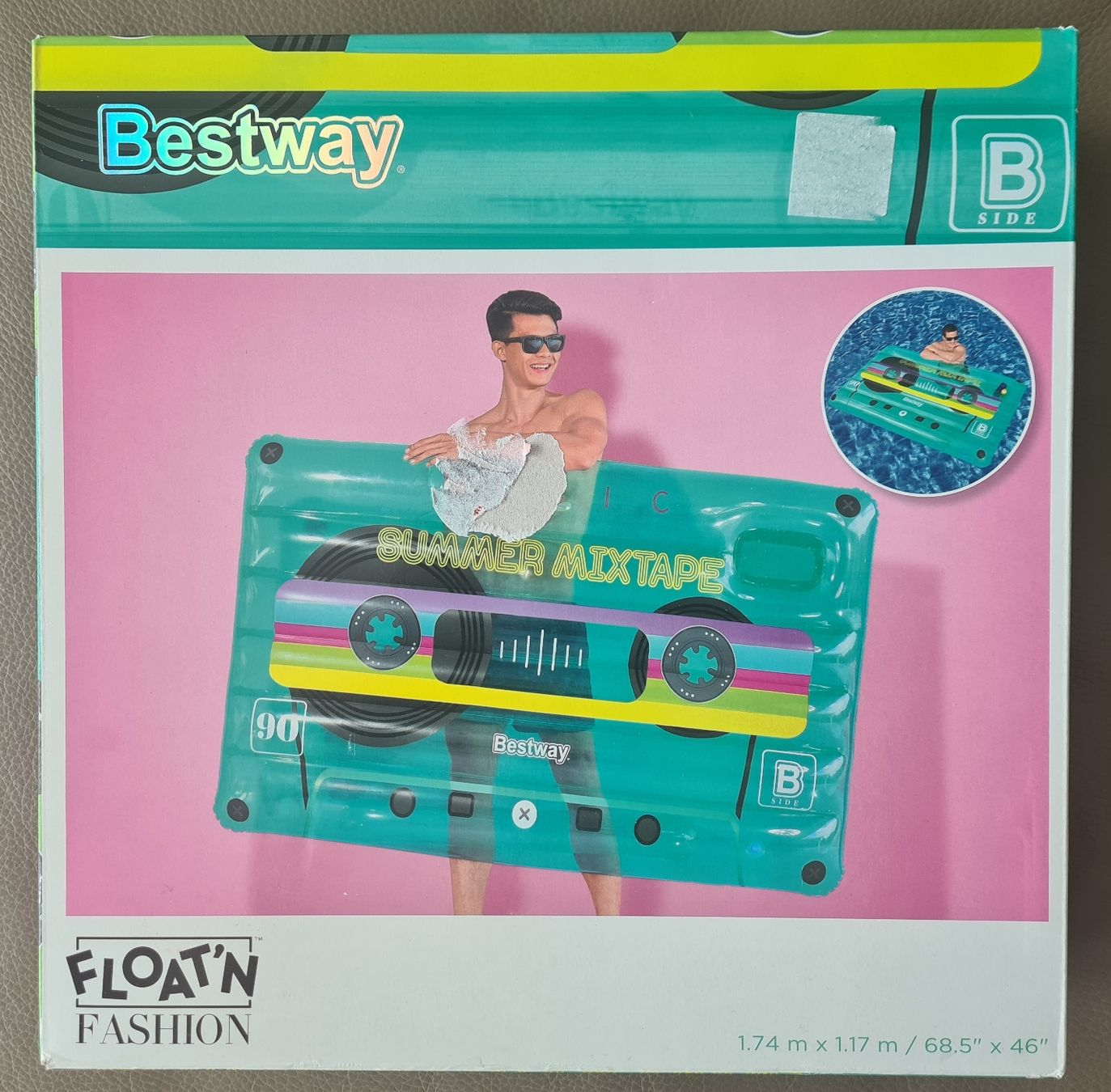 Bestway Piscine: Matelas gonflable"Cassette rétro" espace haut parleur – Nuovo e nell'imballaggio originale da Etoy venduto da MyStyleMyMode