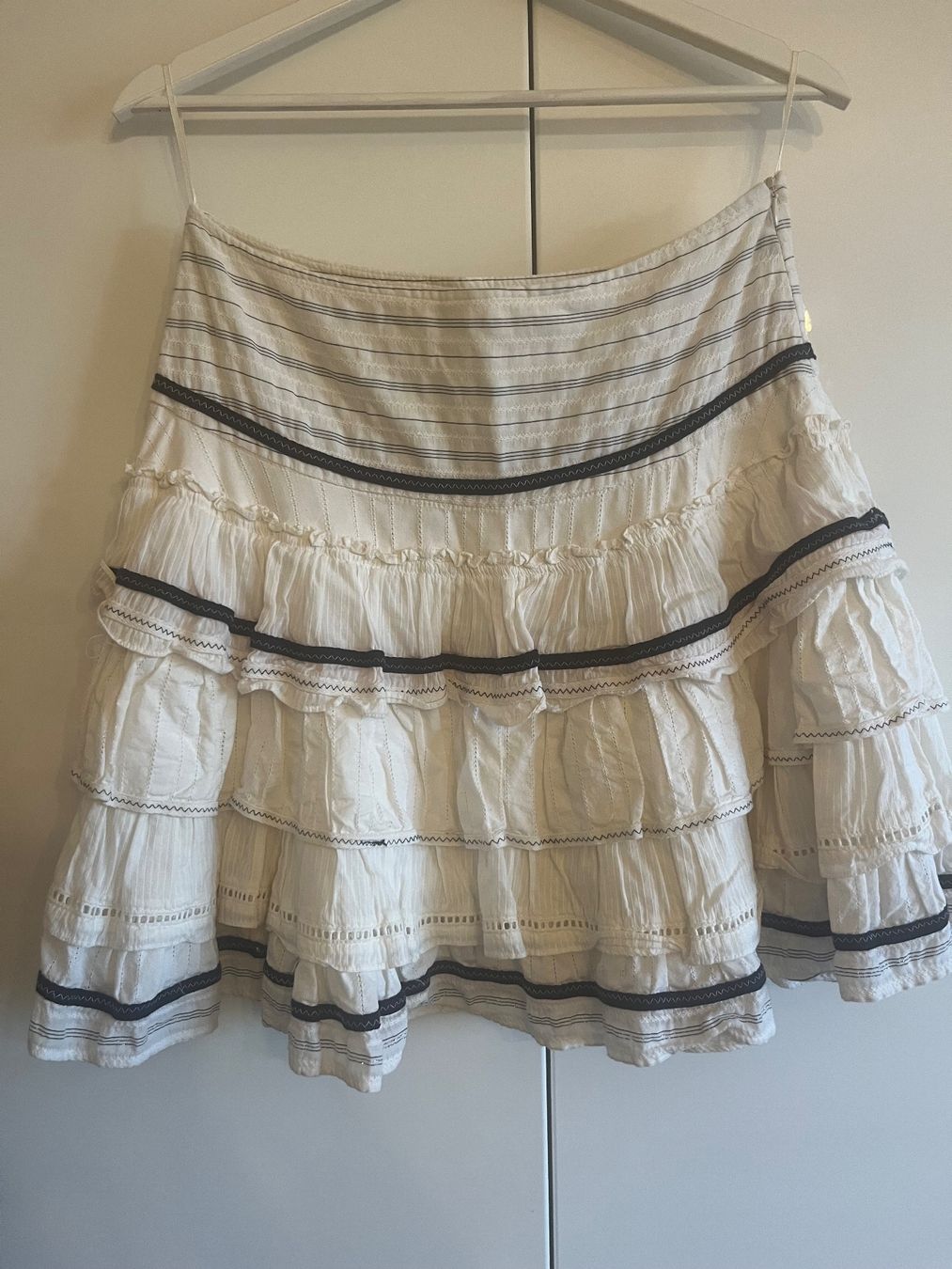 Mango Gonne: Mango Rüschenrock beige blau – Usato da Luzern venduto da maschmo