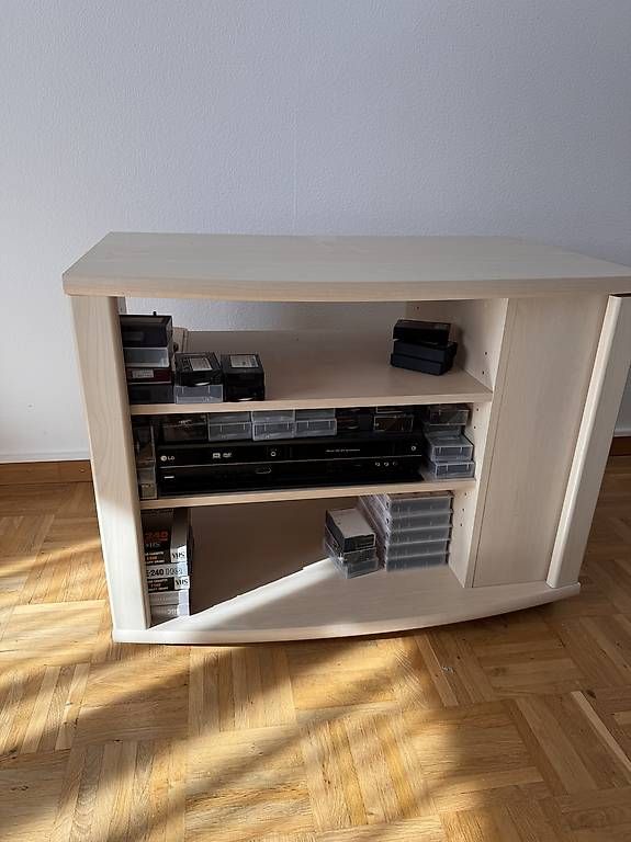 Meubles TV: Gratis TV-Möbel – D'occasion à St. Gallen par dekiM5 1