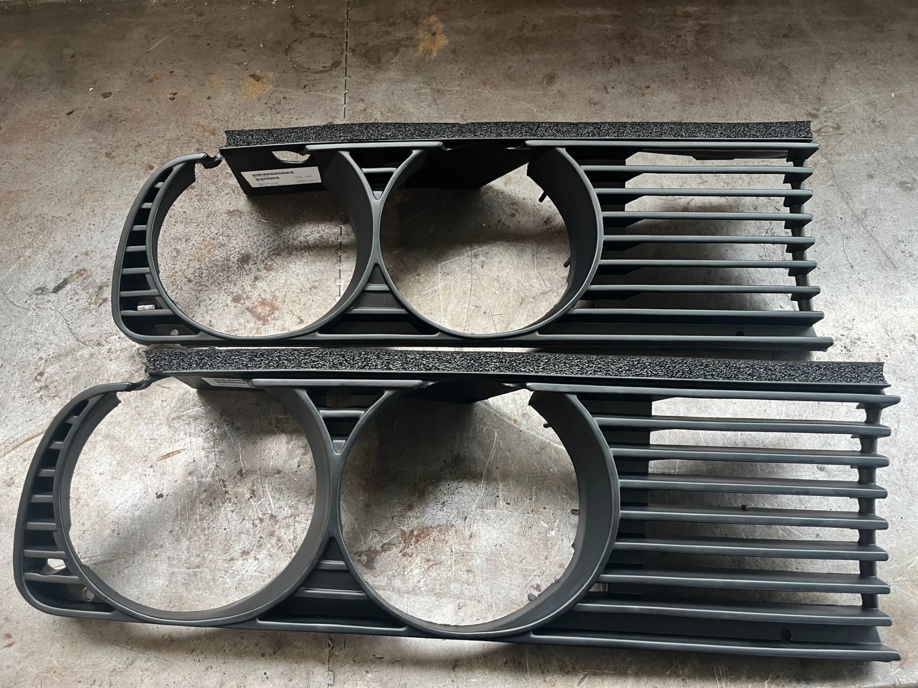 BMW Tutti pezzi di ricambio auto: BMW M315i Kühlergrill 2x Rechts – Nuovo e nell'imballaggio originale da Schlatt TG venduto da yan_mhf5