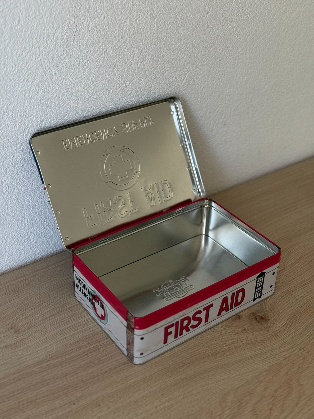Altro in Decorazioni & Accessori: Erste-Hilfe Blechdose "First Aid Emergency Supply" – Usato da Rickenbach b. Wil venduto da mfrei103 2
