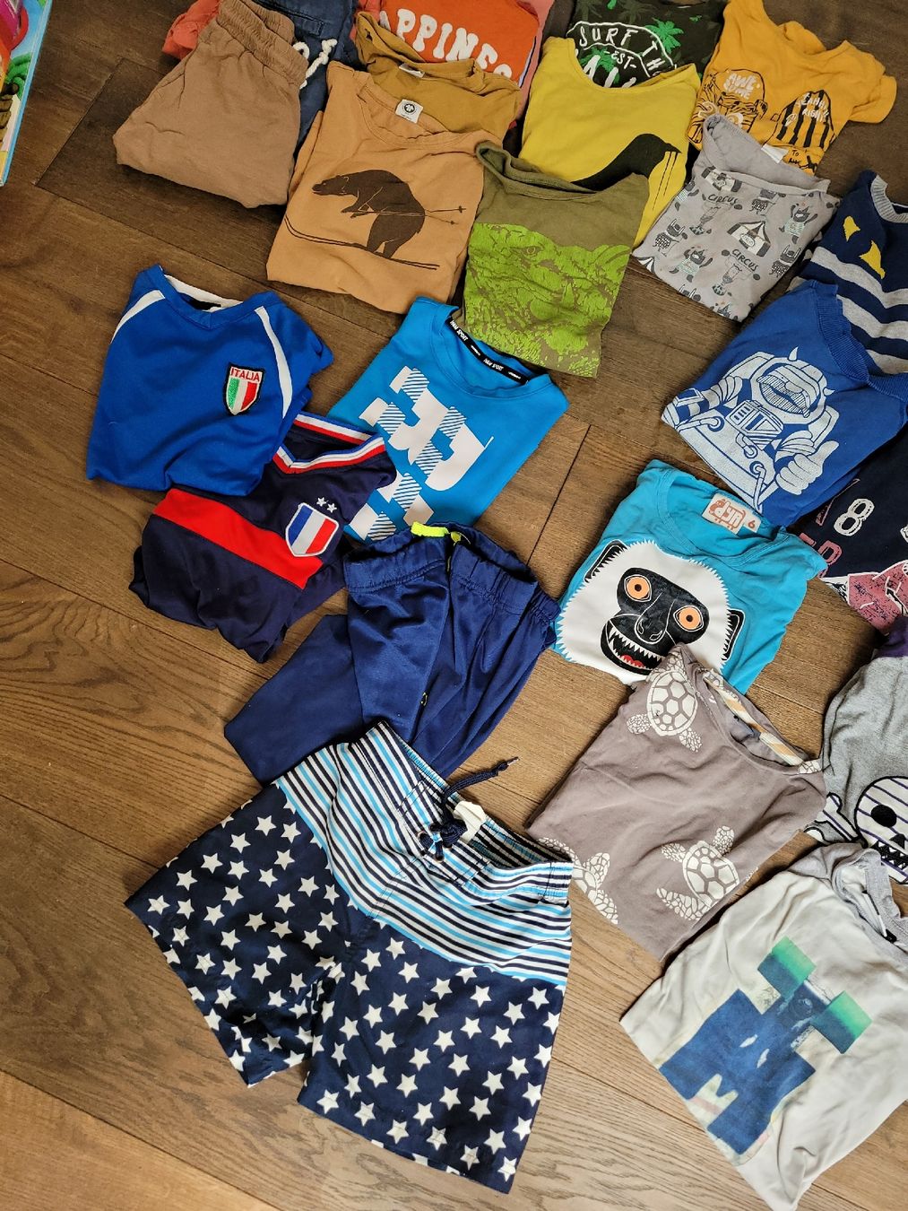 Lotti & Set di vestiti: Jungen Kleiderpaket ca. Grösse 116 – Usato da Ennetbaden venduto da Mosa0 2