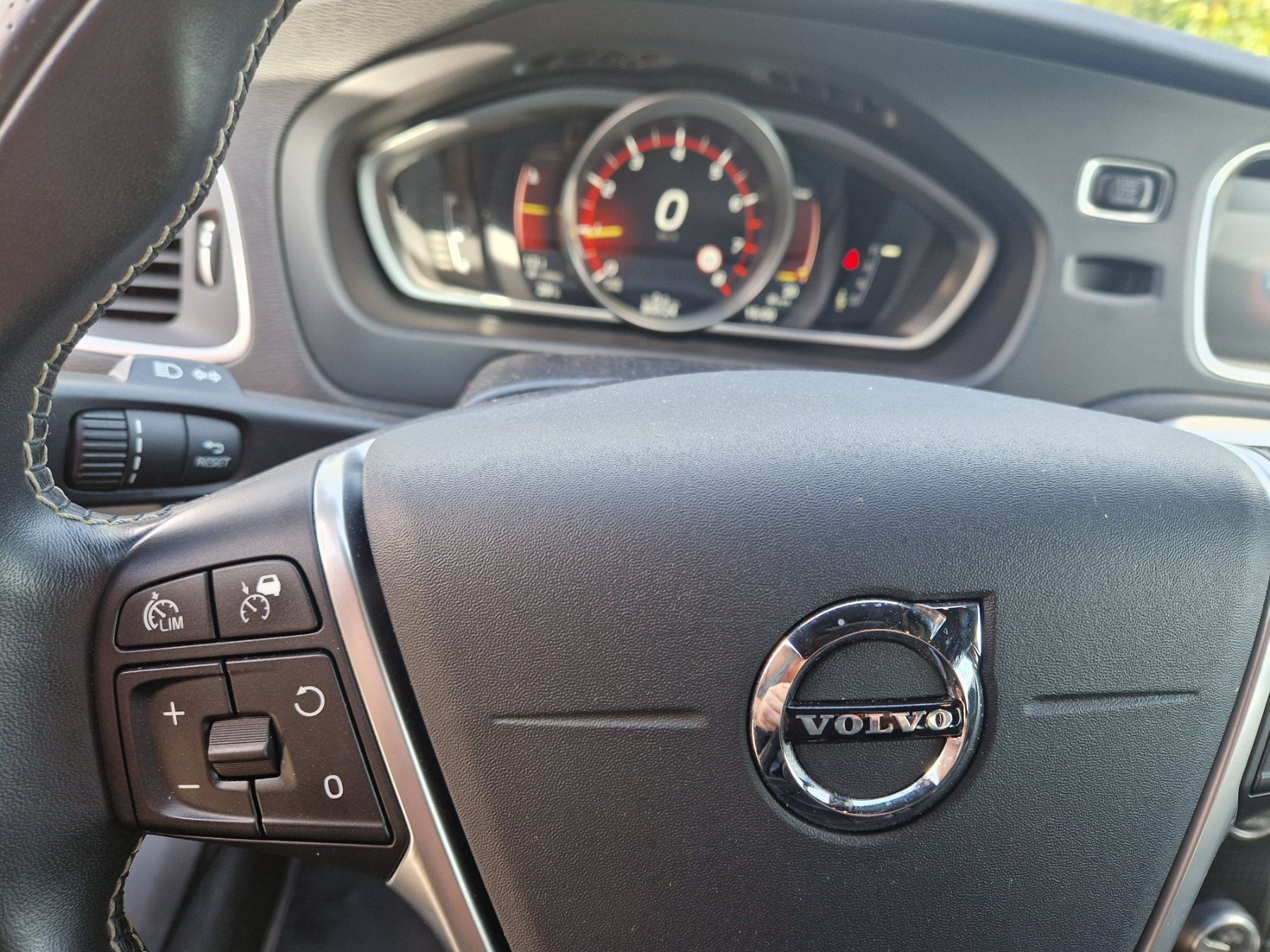 Volvo Automobili: Volvo V40 R-Desing – Usato da Bettlach venduto da Rocco2000 5