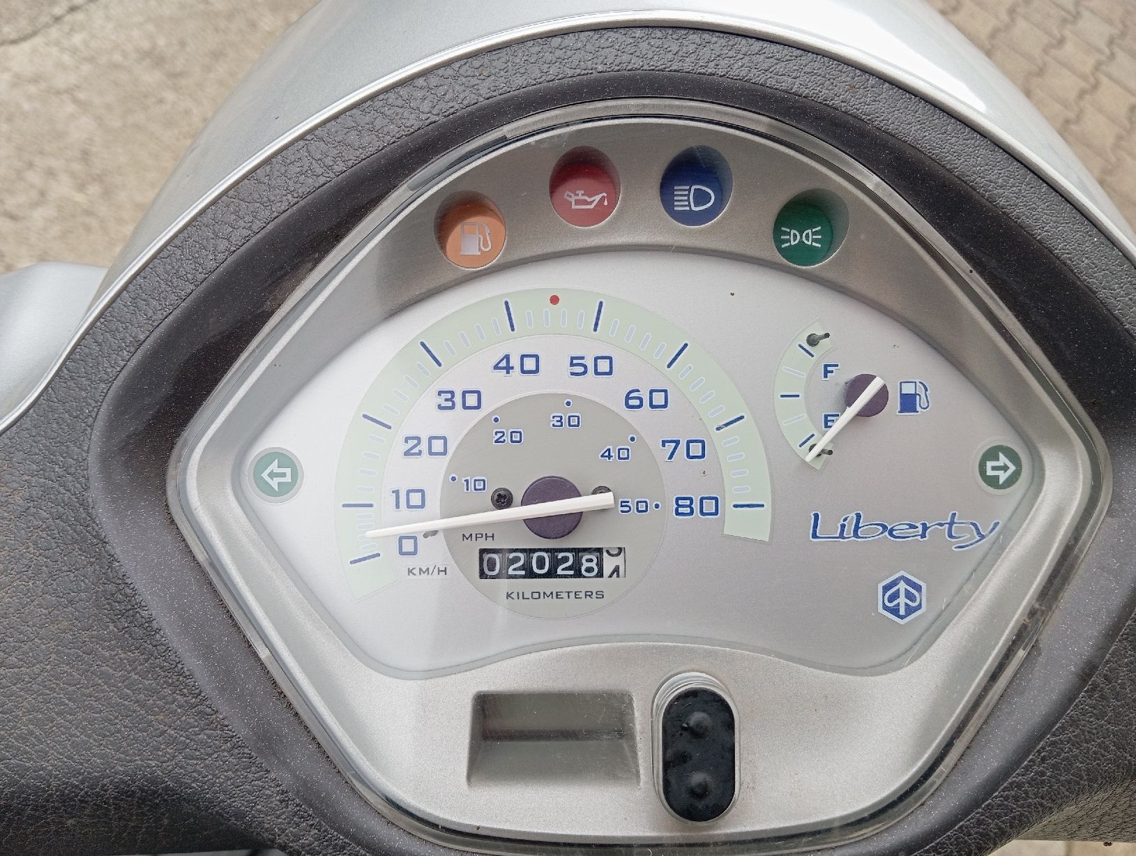 Piaggio Scooter: Silberner Roller Liberty, gut erhalten,  – Usato da Seehof venduto da autogidu 1